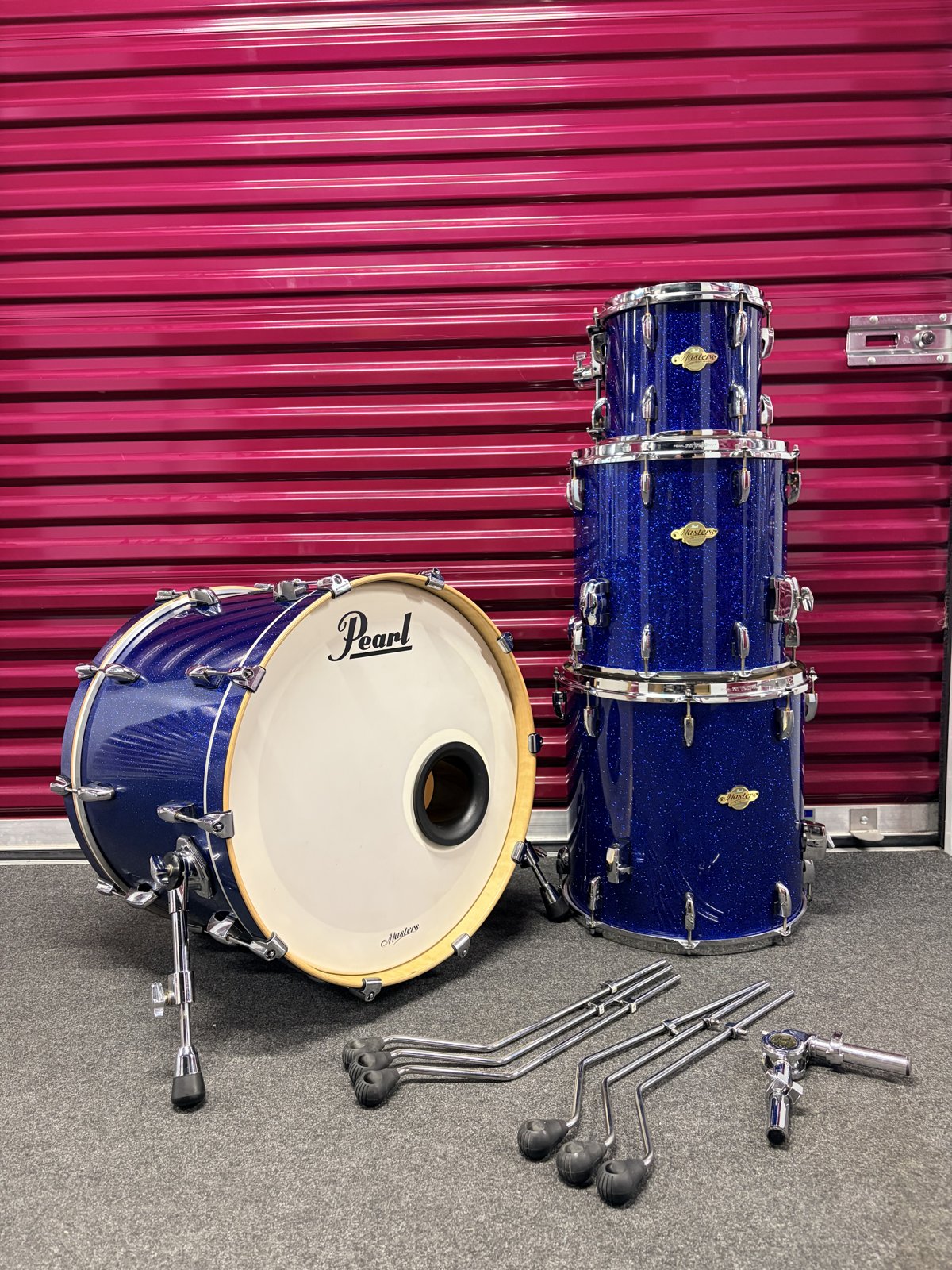 Pearl MPL/BCX Masters birch and maple shellset in Navy blue sparkle