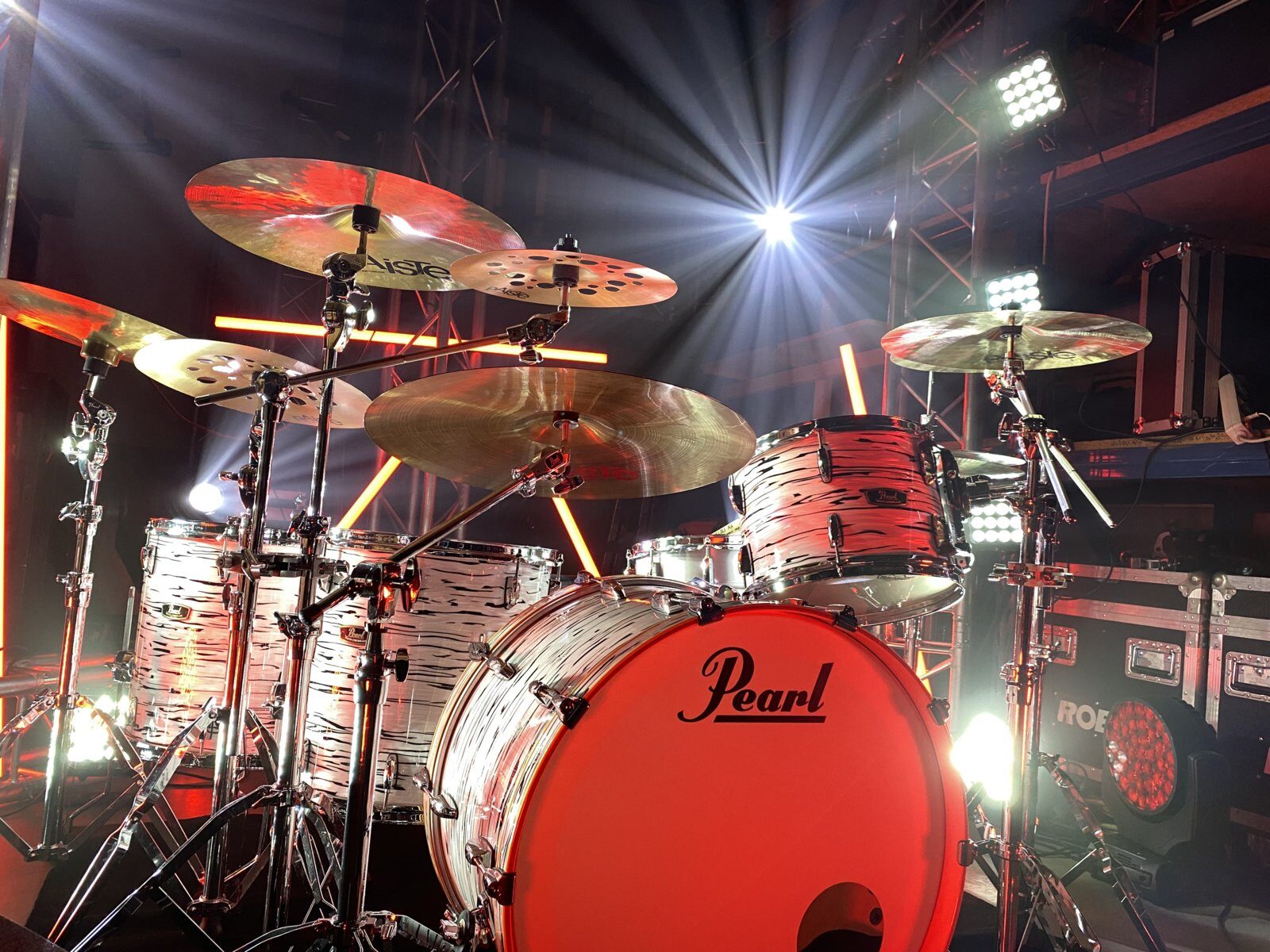 Pearl Woodfiberglass reissue 24-13-16-18” shellset #Black and White Oyster