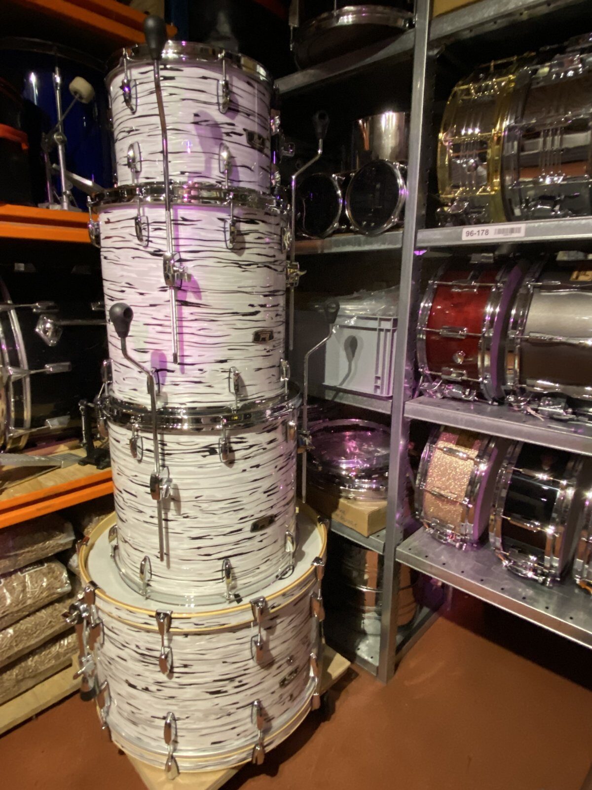 Pearl Woodfiberglass reissue 24-13-16-18” shellset #Black and White Oyster